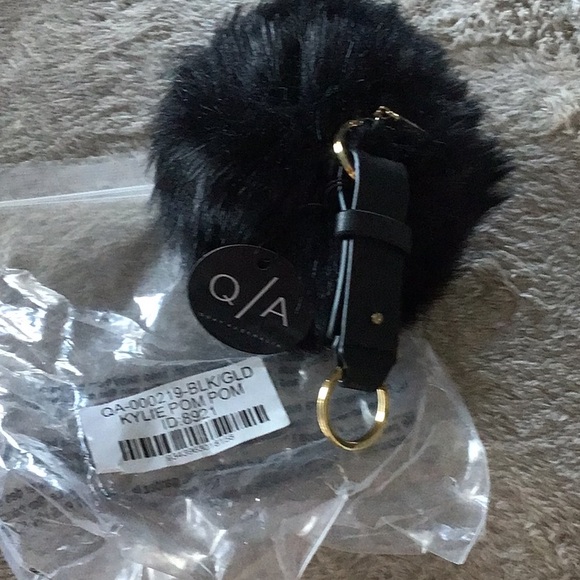 Quai Australia Black Faux Fur Pom Pom Keychain Charm Purse New with tags - Picture 1 of 2